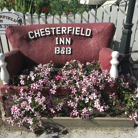 Chesterfield Inn Kelowna Bagian luar foto