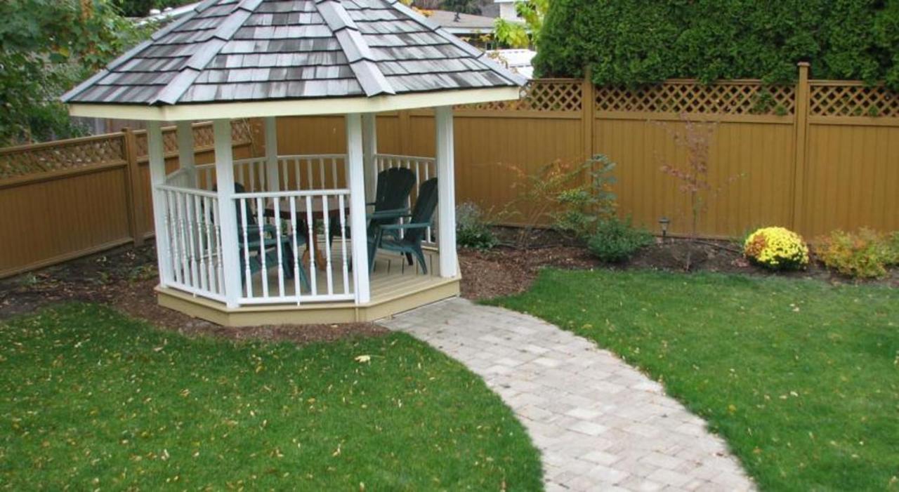 Chesterfield Inn Kelowna Bagian luar foto