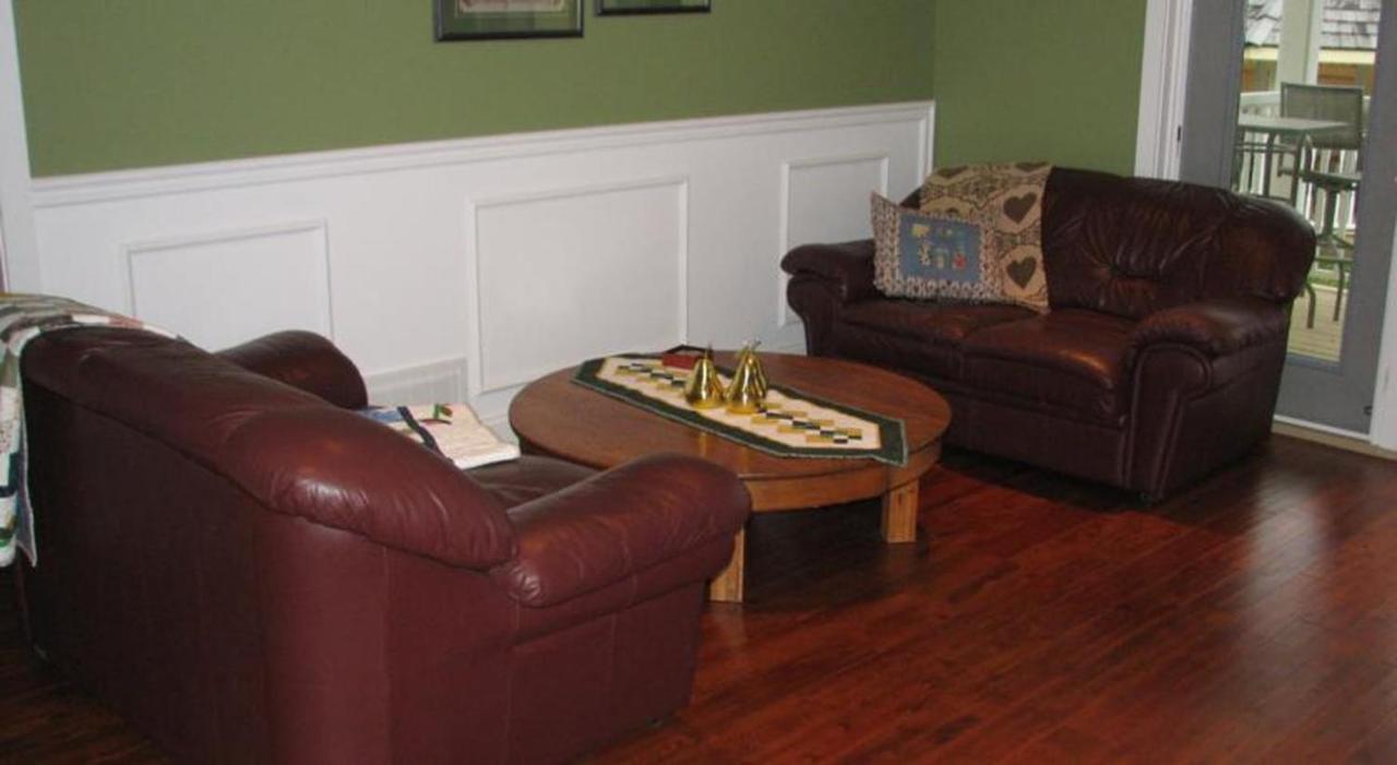 Chesterfield Inn Kelowna Bagian luar foto