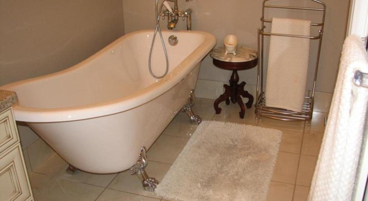 Chesterfield Inn Kelowna Ruang foto