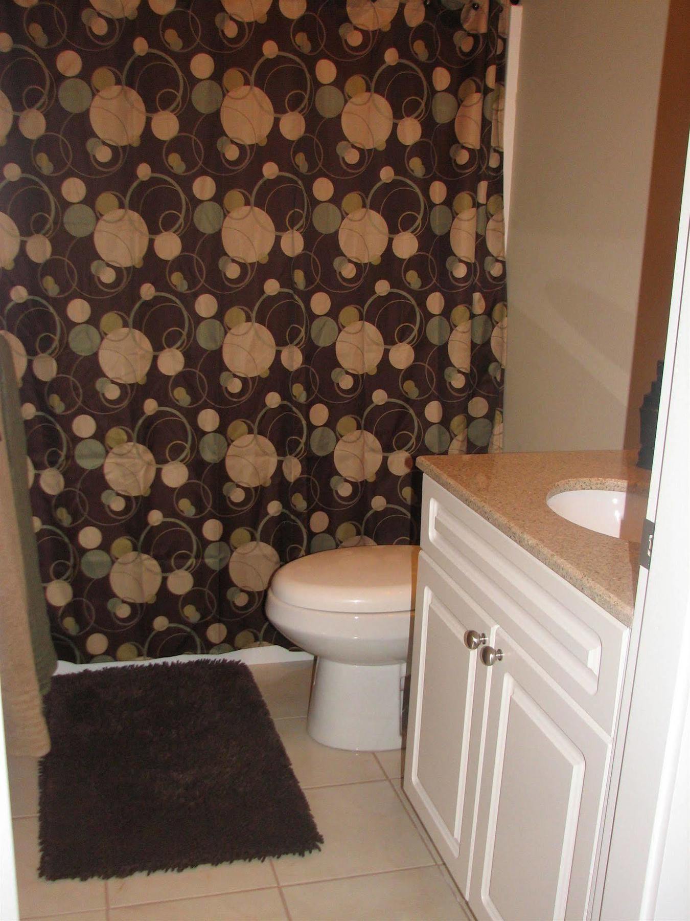Chesterfield Inn Kelowna Bagian luar foto