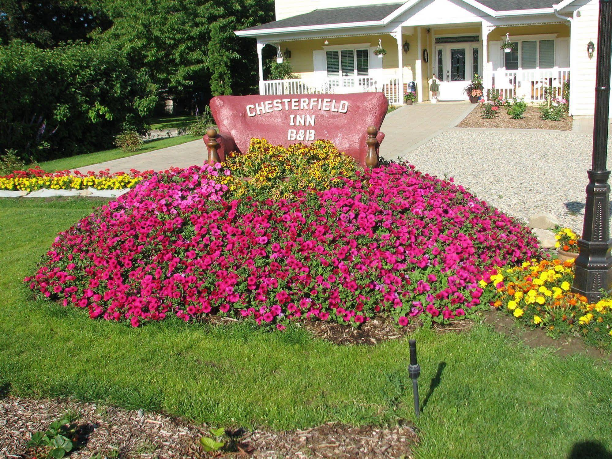 Chesterfield Inn Kelowna Bagian luar foto
